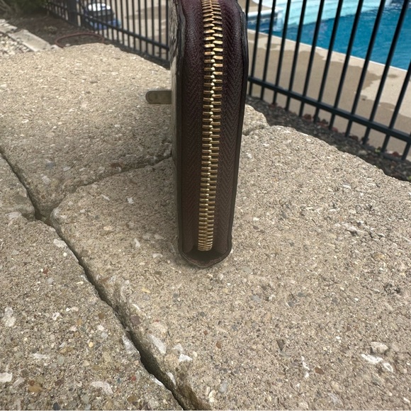 Louis Vuitton Brown Vernis Zippy Wallet - Picture 4 of 12